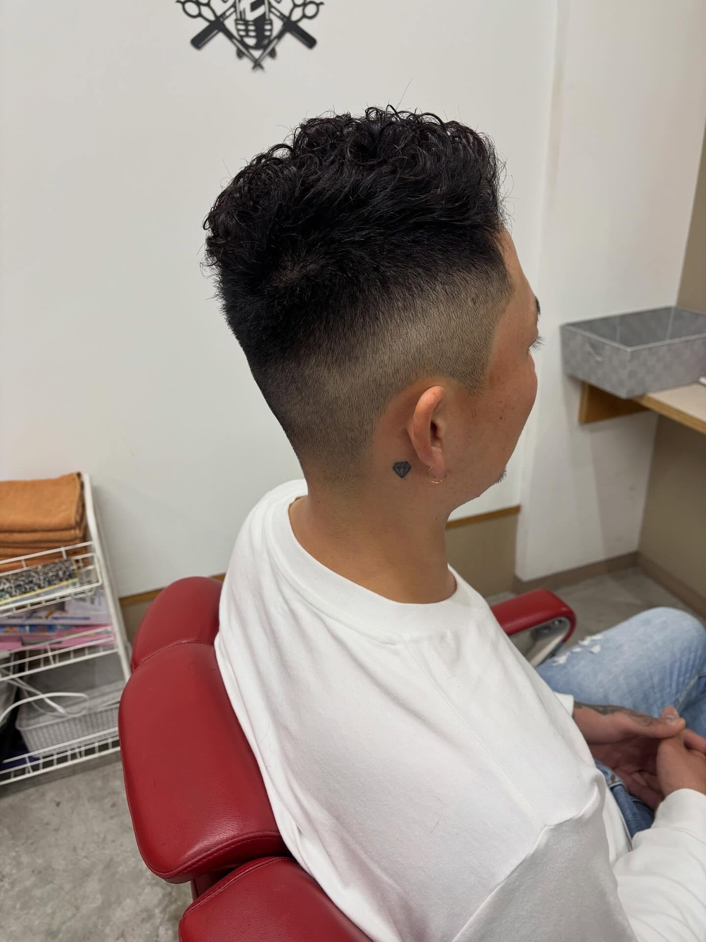 こんにちは皆さん！‍♂️髪型で新しい自分を発見してみませんか